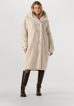 beige moscow faux fur jas 08-08-evelyn-3