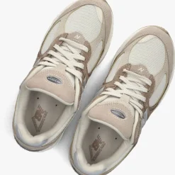 beige new balance lage sneakers m2002 d