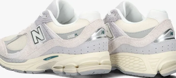 beige new balance lage sneakers m2002 d