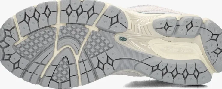 beige new balance lage sneakers m2002 d