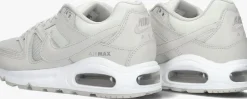 beige nike lage sneakers wmns air max command