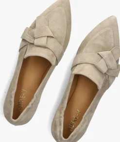 beige notre-v loafers 5672