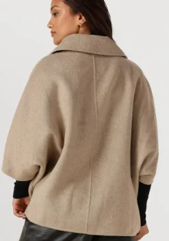 beige studio ar mantel avy