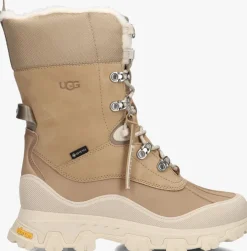beige ugg snowboots w adirondack meridian