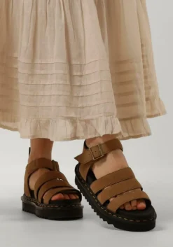 bruine dr martens platte sandalen blaire