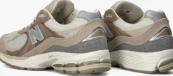 bruine new balance lage sneakers m2002r m