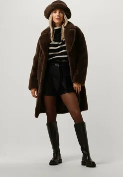 bruine stand studio hoed wera bucket hat