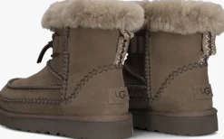 bruine ugg vachtlaarzen classic mini alpine