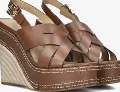 cognac michael kors sandalen met hak nora wedge