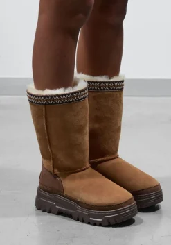 cognac ugg snowboots classic tall trailgazer