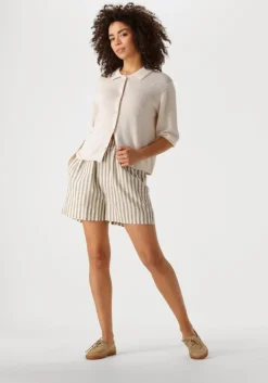 ecru knit-ted vest yoshi