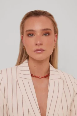 goudkleurig notre-v oorbellen omss22-009