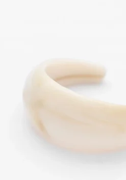 goudkleurig notre-v oorbellen earring resin big