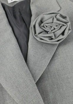 grijze edited blazer kainoa blazer with brooch