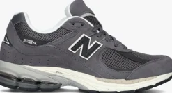 grijze new balance lage sneakers m2002 m