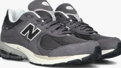 grijze new balance lage sneakers m2002 m