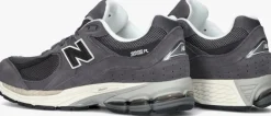 grijze new balance lage sneakers m2002 m