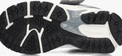 grijze new balance lage sneakers 2002