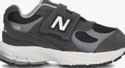 grijze new balance lage sneakers iv2002
