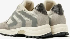 grijze via vai lage sneakers danae bailee