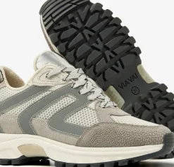 grijze via vai lage sneakers danae bailee