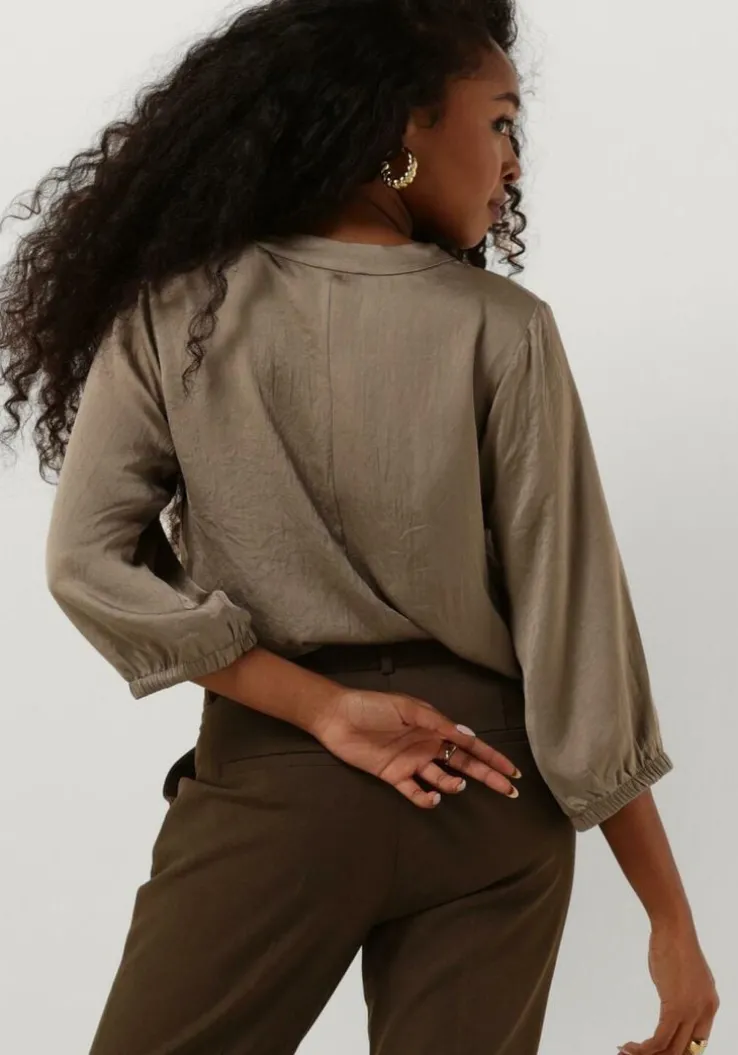 groene summum top laced v neck top silky touch