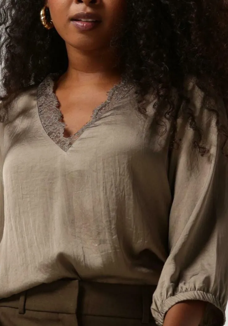 groene summum top laced v neck top silky touch