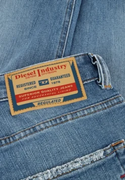 lichtblauwe diesel straight leg jeans 1988 d-ark