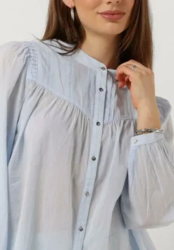 lichtblauwe scotch & soda blouses shirt with pin tuck yoke and gathering
