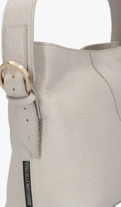 lichtgrijze fred de la bretoniere handtas lindi bucket bag grain leather