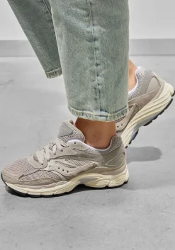 lichtgrijze saucony lage sneakers progrid omni 9