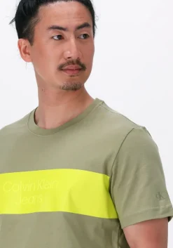 olijf calvin klein t-shirt blocking institutional tee