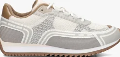 witte michael kors lage sneakers byrdie trainer
