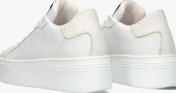 witte via vai lage sneakers isa layne