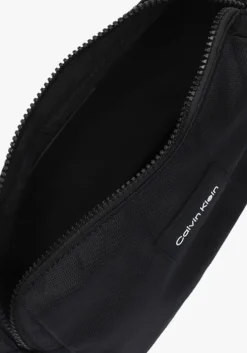 zwarte calvin klein schoudertas ck must waistbag