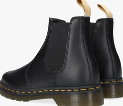 zwarte dr martens chelsea boots 2976 vegan