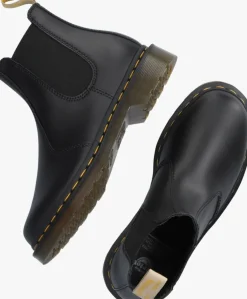 zwarte dr martens chelsea boots 2976 vegan