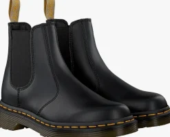 zwarte dr martens chelsea boots 2976 vegan
