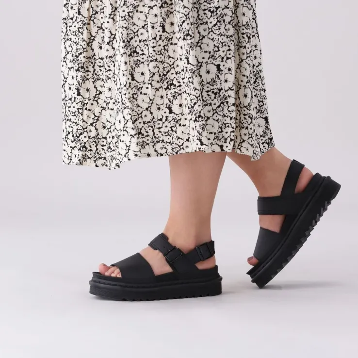 zwarte dr martens platte sandalen voss