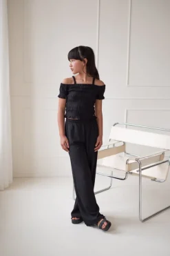 zwarte like flo top ebi flo offshoulder top