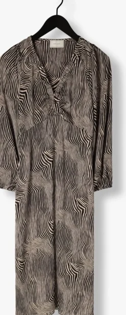 zwarte neo noir midi jurk isoabel floating wave dress