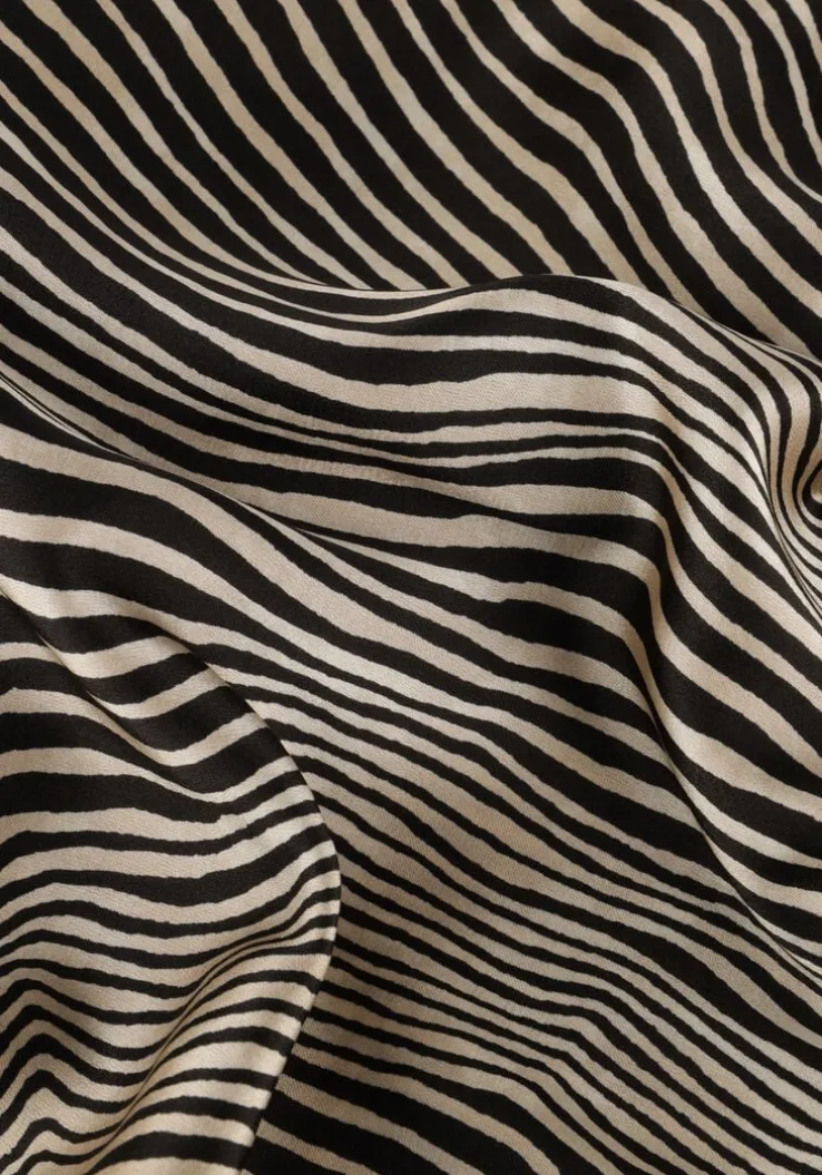 zwarte neo noir midi jurk isoabel floating wave dress