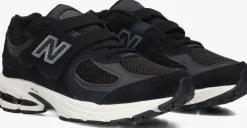 zwarte new balance lage sneakers 2002