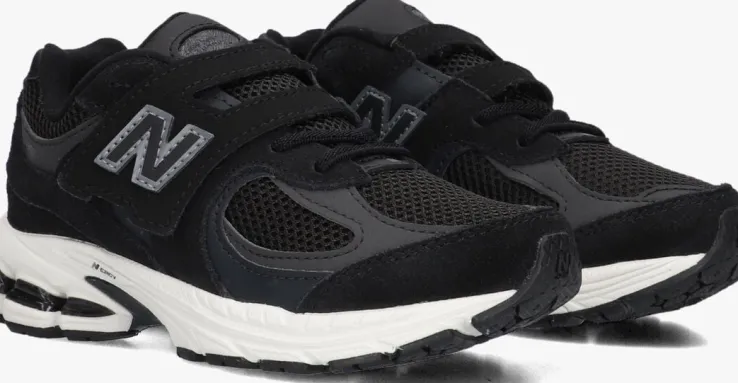 zwarte new balance lage sneakers 2002
