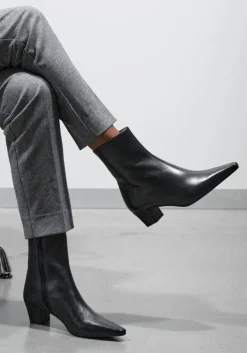 zwarte stefano lauran enkellaarsjes brenda 7